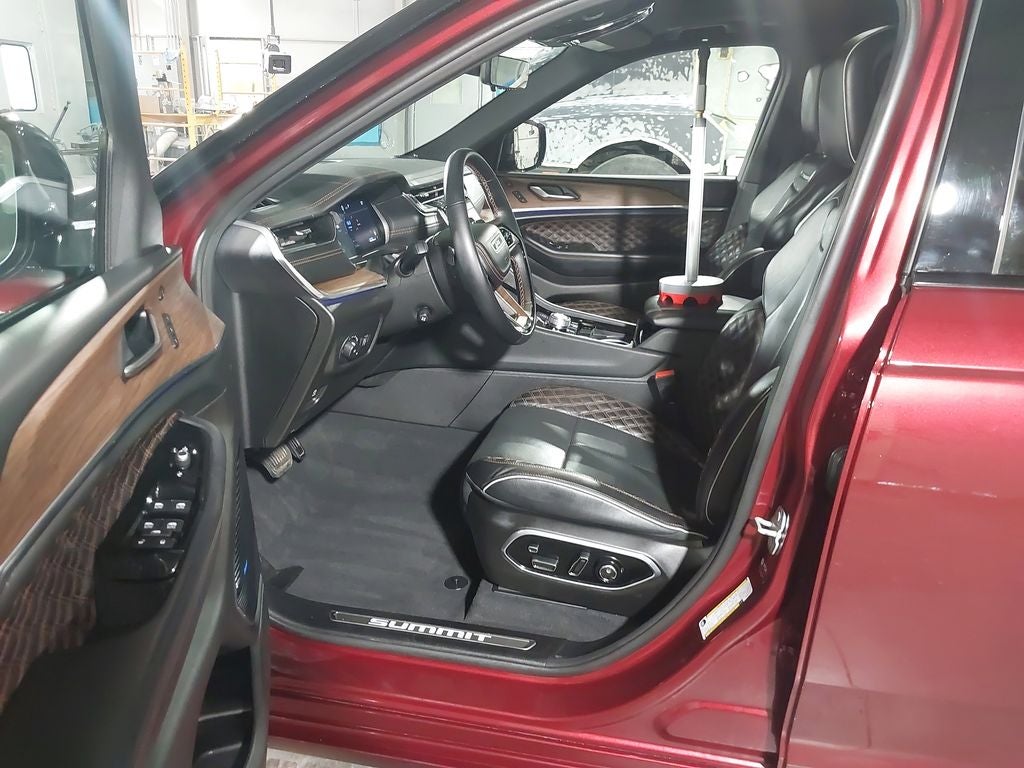 2022 Jeep Grand Cherokee Summit