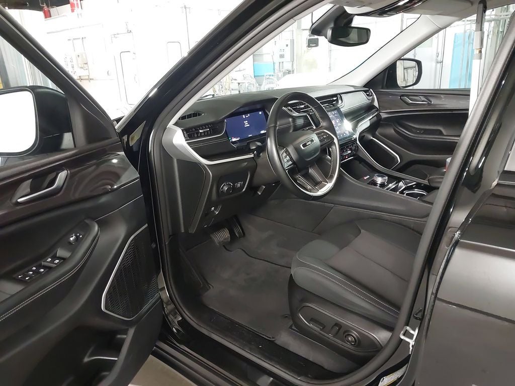 2022 Jeep Grand Cherokee L Laredo