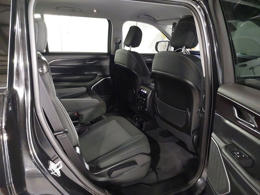 2022 Jeep Grand Cherokee L Laredo