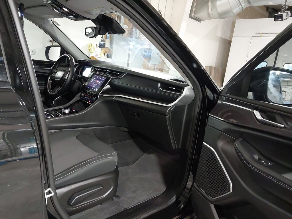 2022 Jeep Grand Cherokee L Laredo