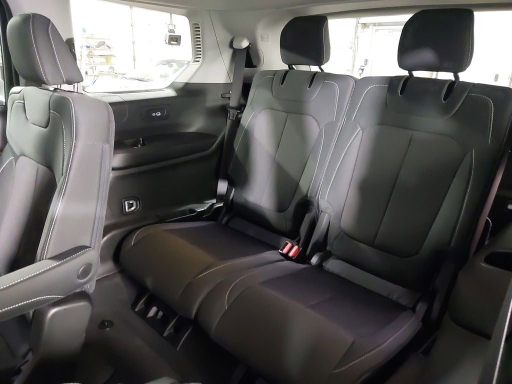 2022 Jeep Grand Cherokee L Laredo