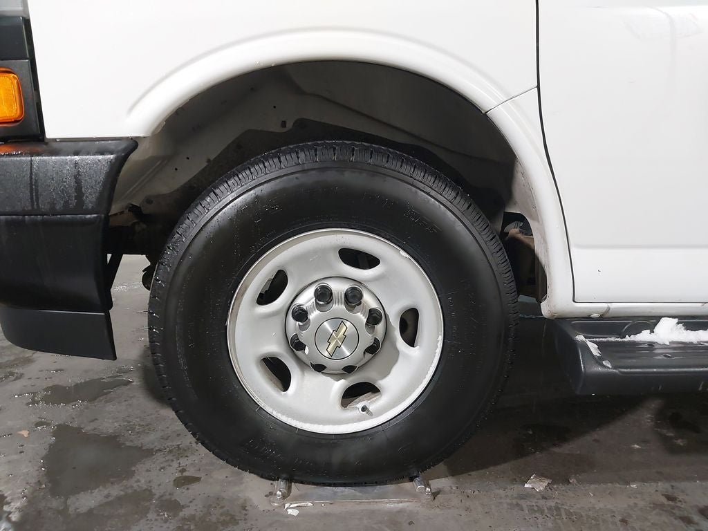 2023 Chevrolet Express Passenger 3500 1LS