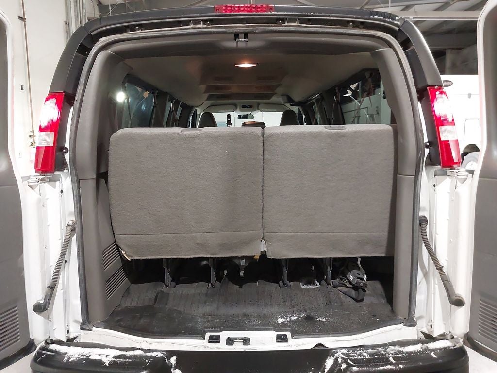 2023 Chevrolet Express Passenger 3500 1LS