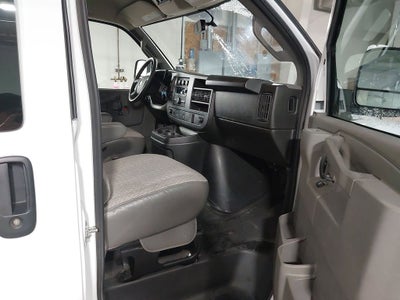 2023 Chevrolet Express Passenger 3500 1LS