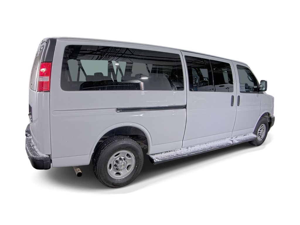 2023 Chevrolet Express Passenger 3500 1LS