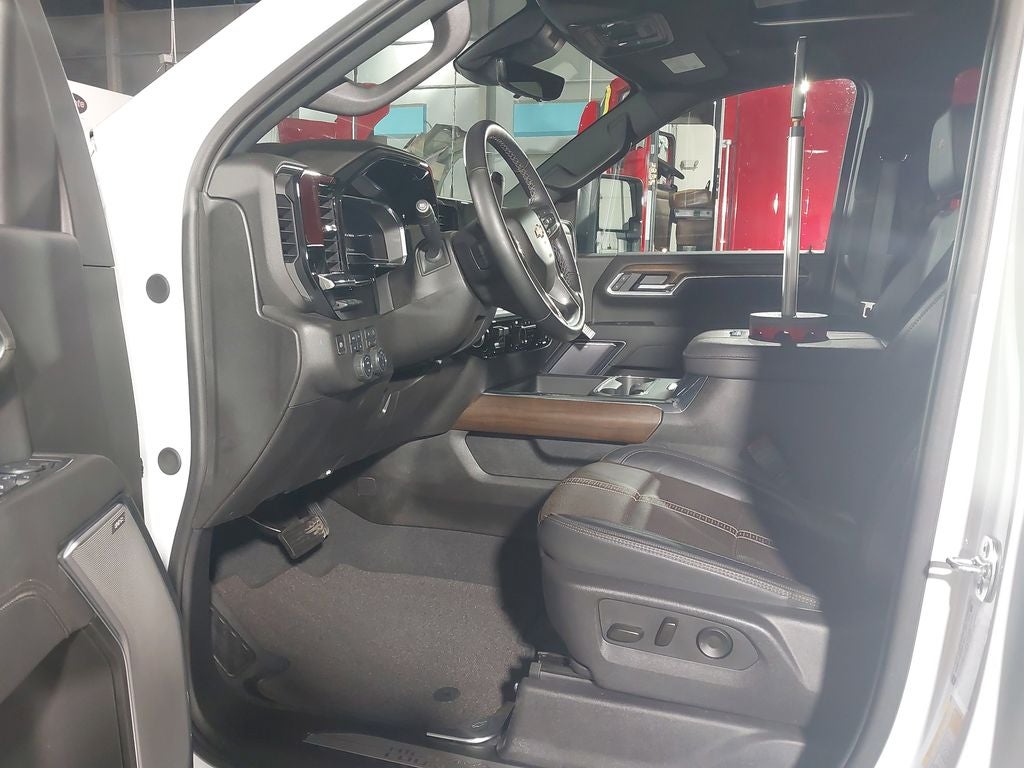 2025 Chevrolet Silverado 3500 HD High Country