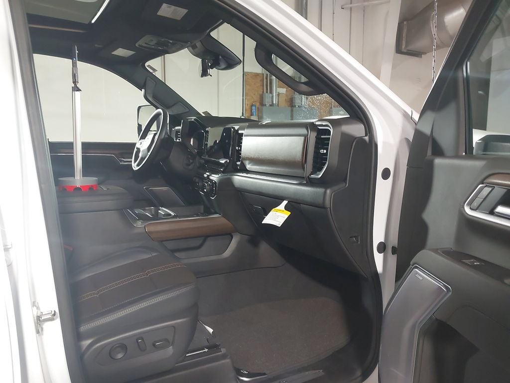 2025 Chevrolet Silverado 3500 HD High Country
