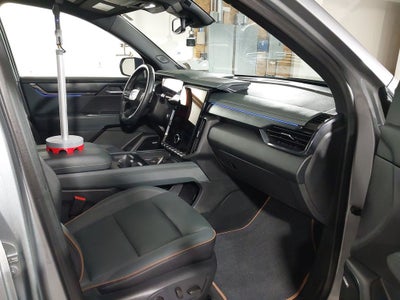 2025 GMC Acadia AT4