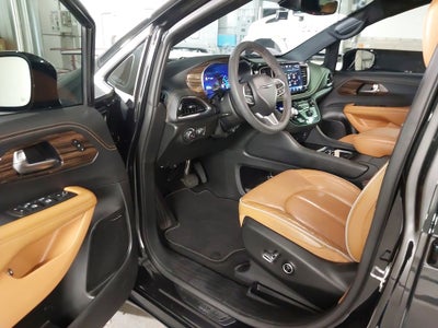 2023 Chrysler Pacifica Hybrid Pinnacle