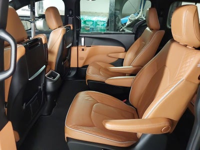 2023 Chrysler Pacifica Hybrid Pinnacle