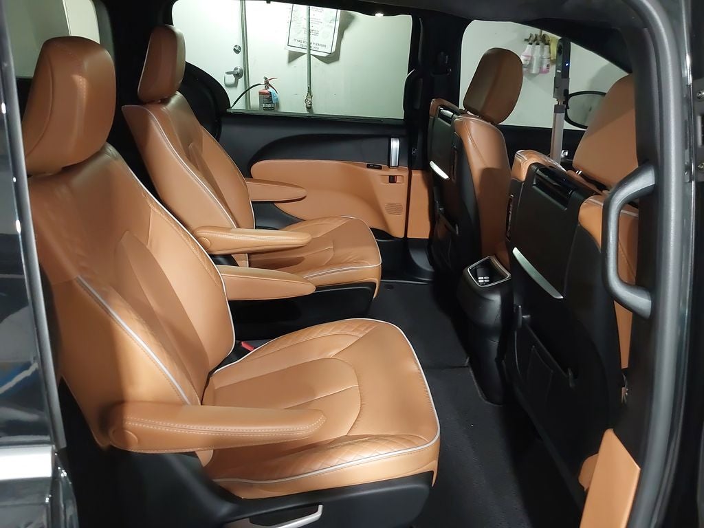 2023 Chrysler Pacifica Hybrid Pinnacle