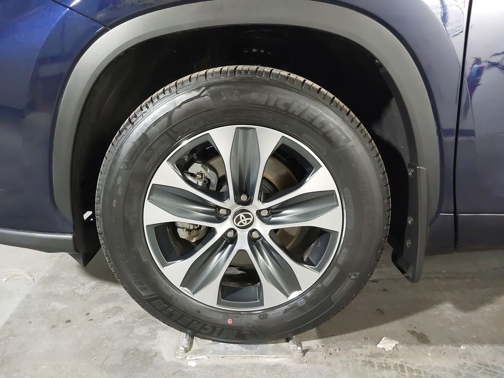 2025 Toyota Highlander LE