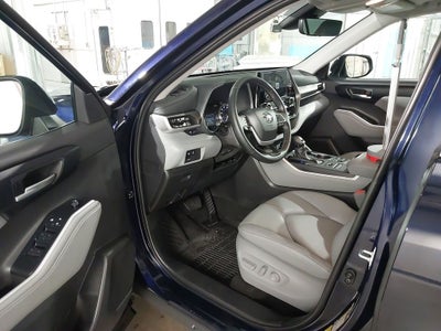 2025 Toyota Highlander LE