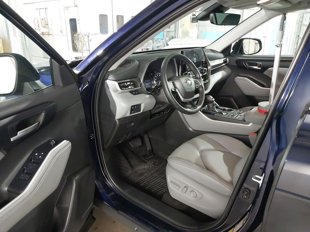 2025 Toyota Highlander LE