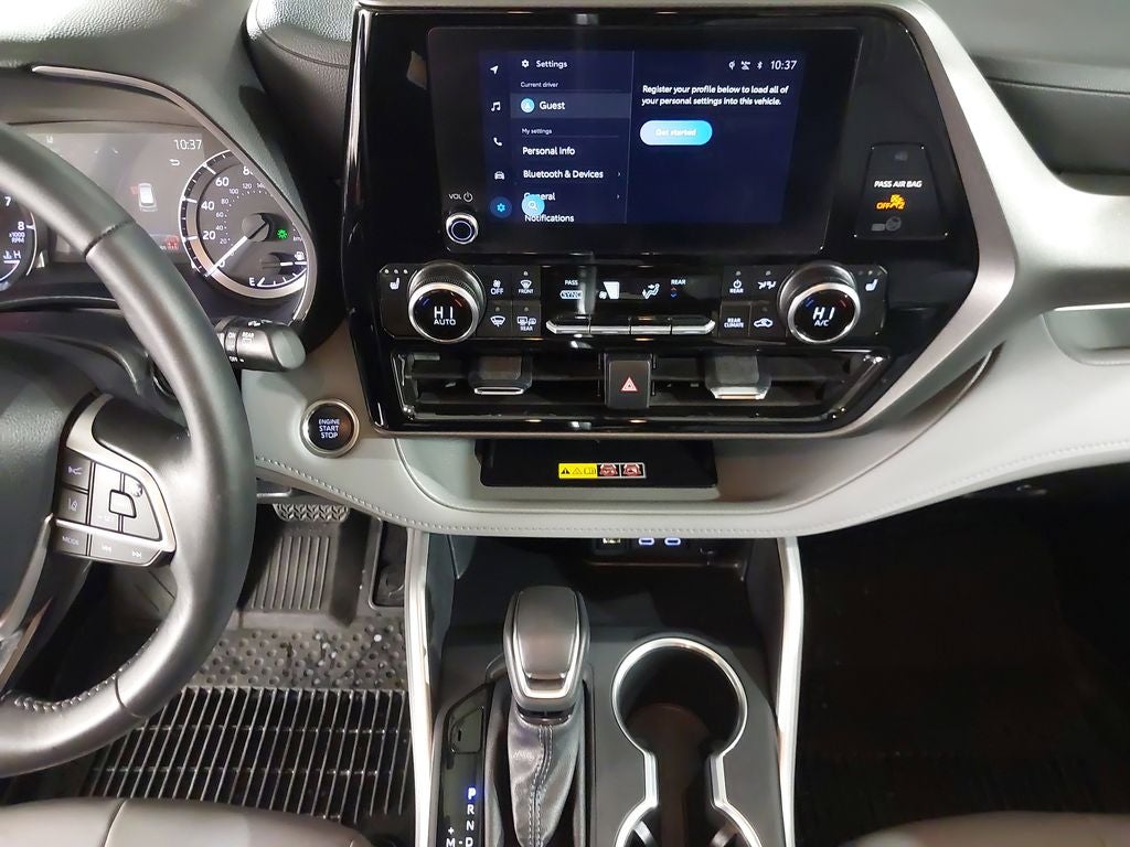 2025 Toyota Highlander LE