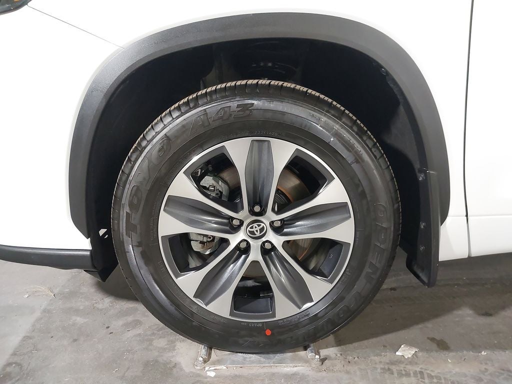 2025 Toyota Highlander LE