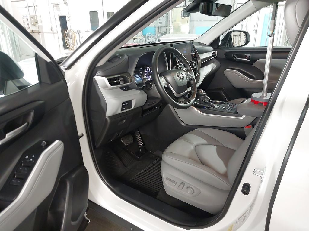 2025 Toyota Highlander LE