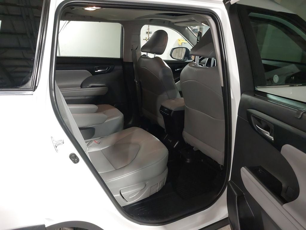 2025 Toyota Highlander LE