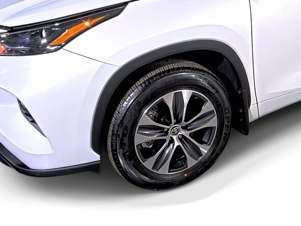2025 Toyota Highlander LE