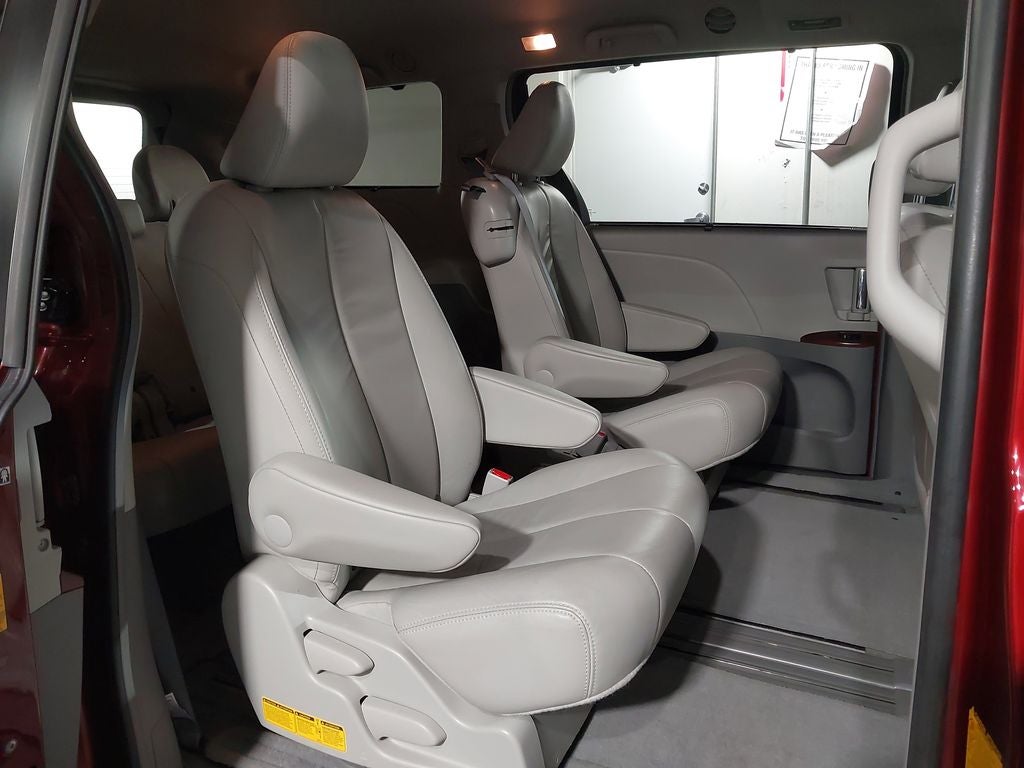 2013 Toyota Sienna XLE AAS