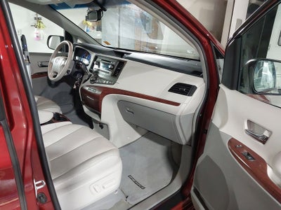 2013 Toyota Sienna XLE AAS