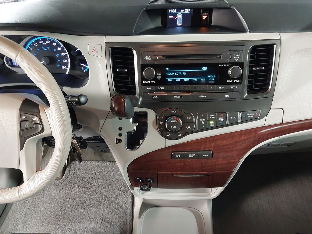 2013 Toyota Sienna XLE AAS