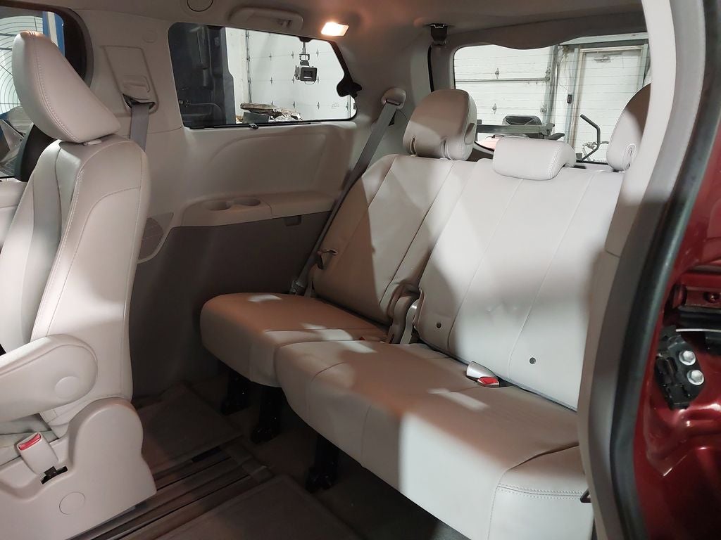 2013 Toyota Sienna XLE AAS