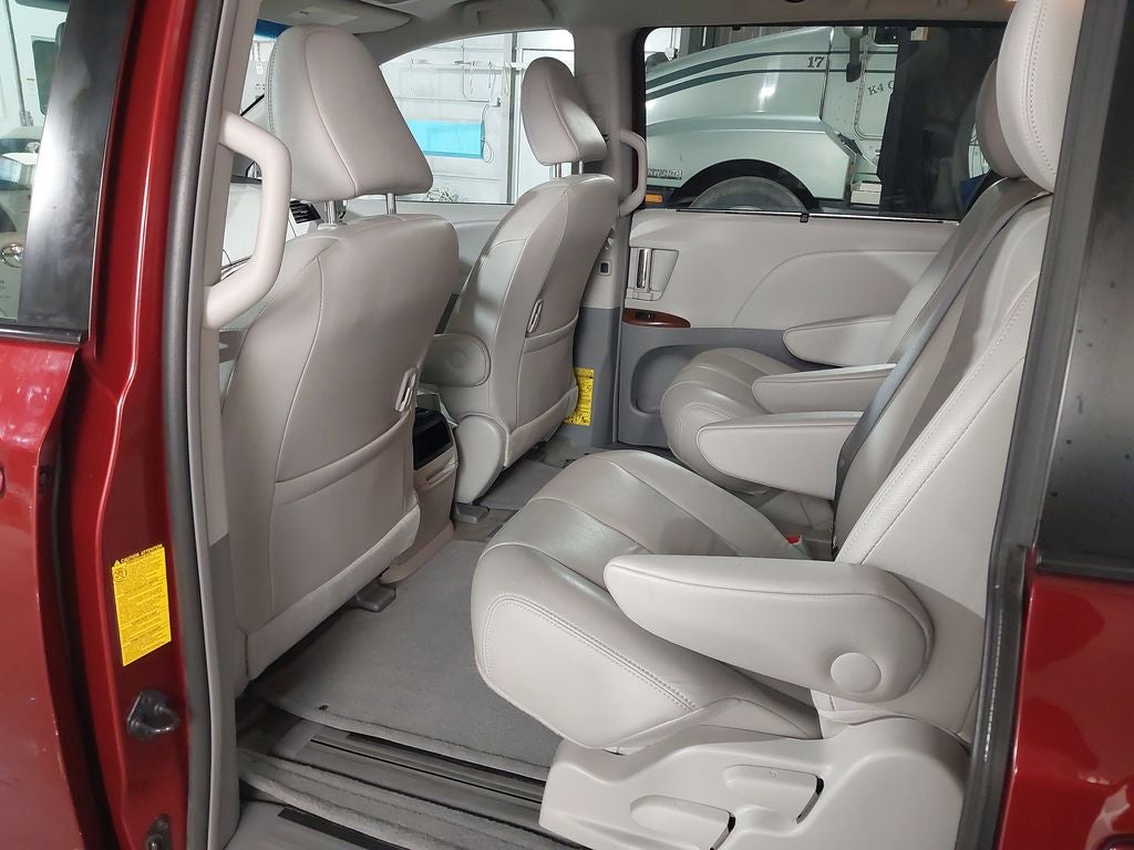 2013 Toyota Sienna XLE AAS