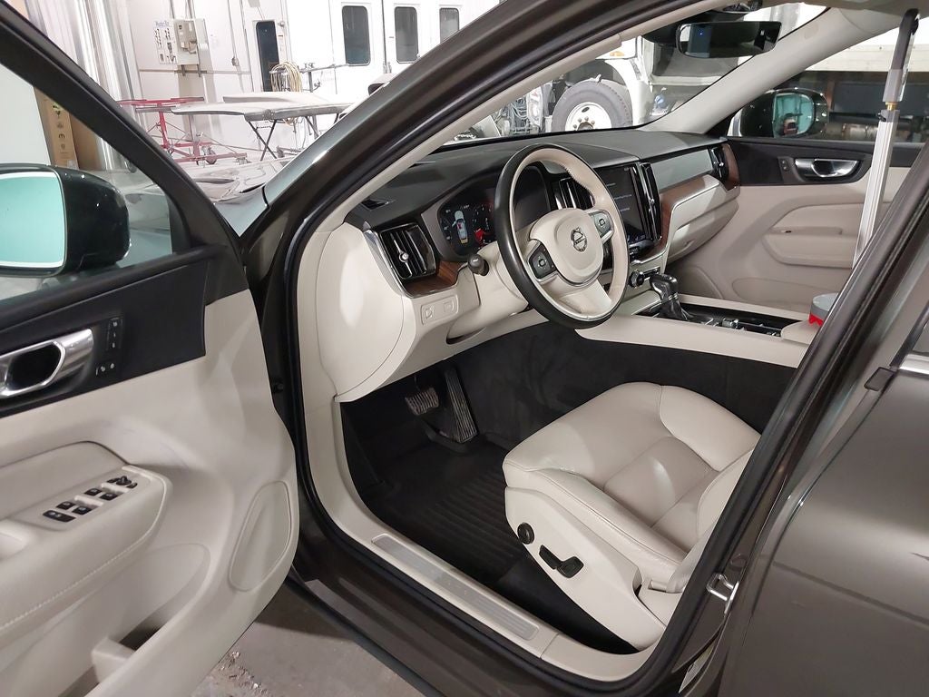 2021 Volvo XC60 Momentum