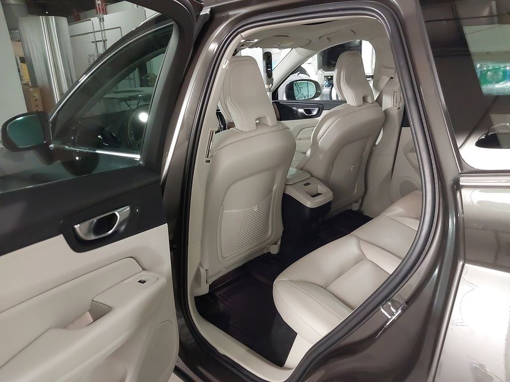 2021 Volvo XC60 Momentum