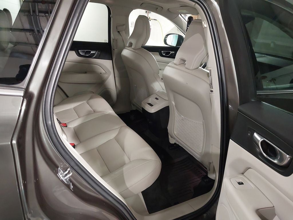 2021 Volvo XC60 Momentum