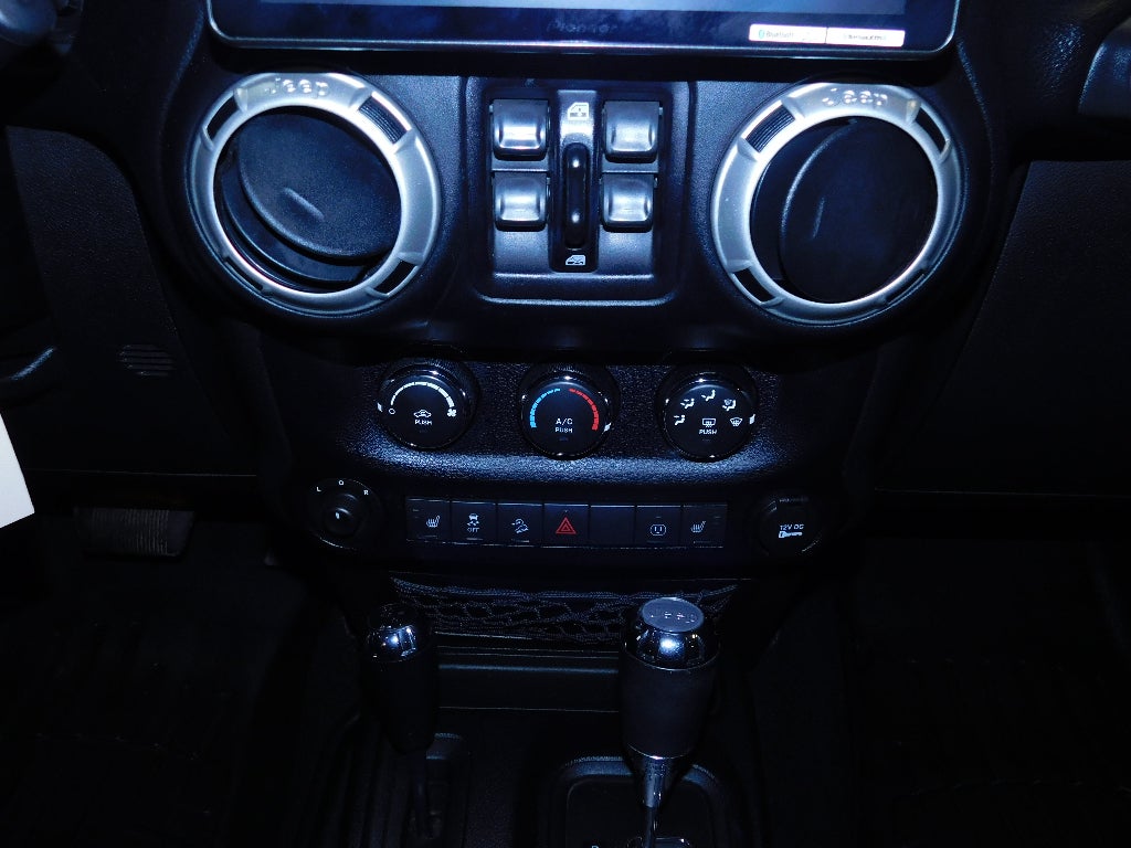 2017 Jeep Wrangler SAHARA CERTIFIED 4X4