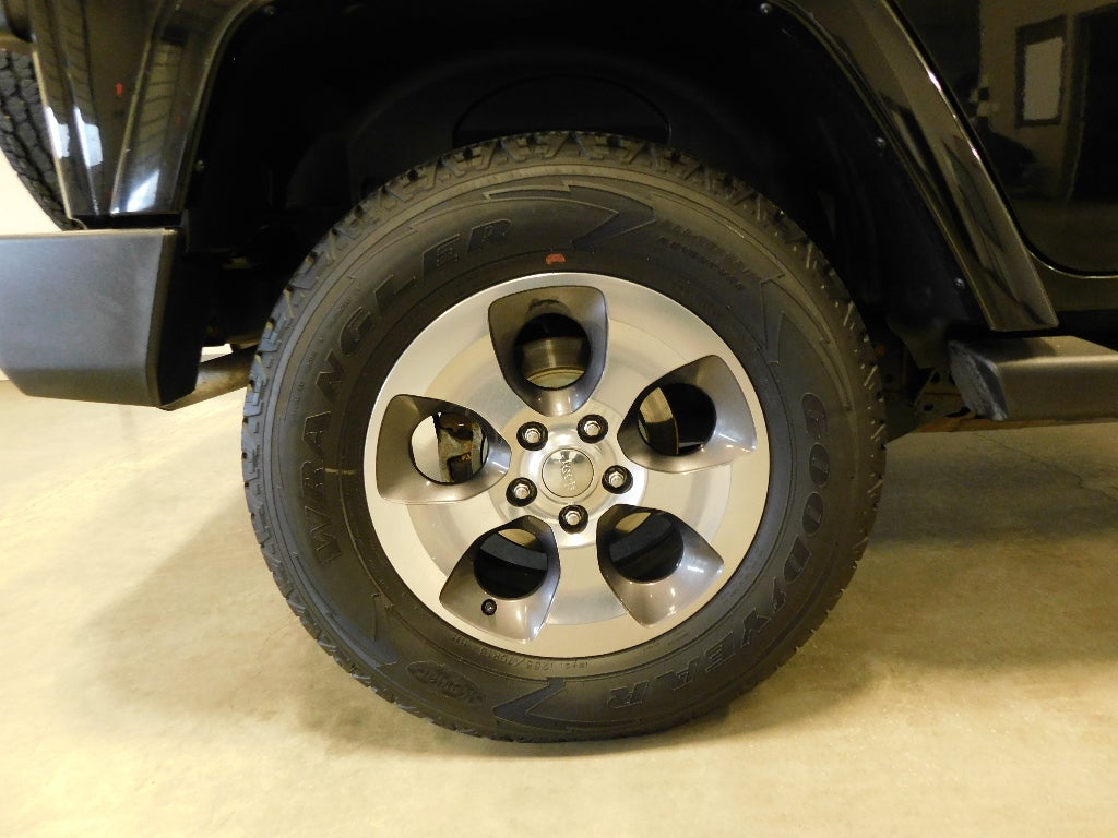 2017 Jeep Wrangler SAHARA CERTIFIED 4X4