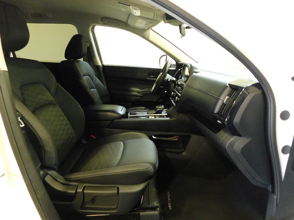 2025 Nissan Pathfinder SV AWD