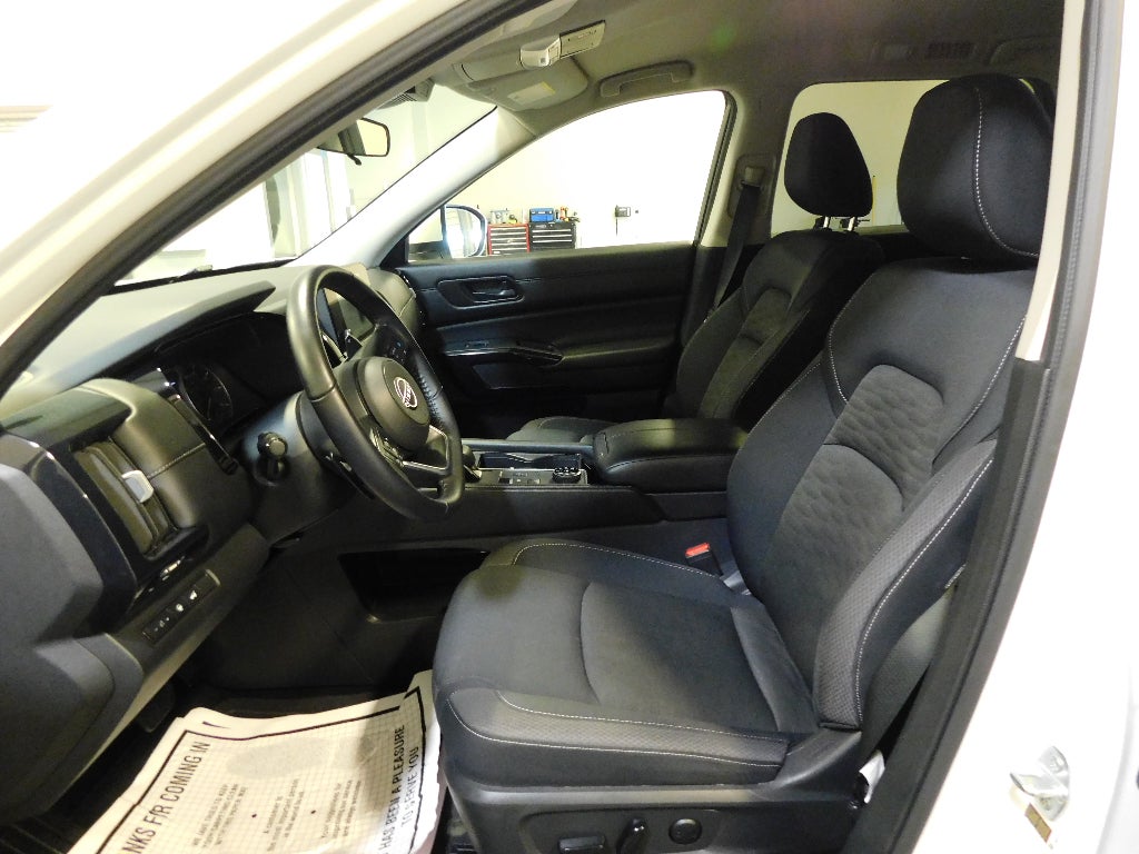 2025 Nissan Pathfinder SV AWD