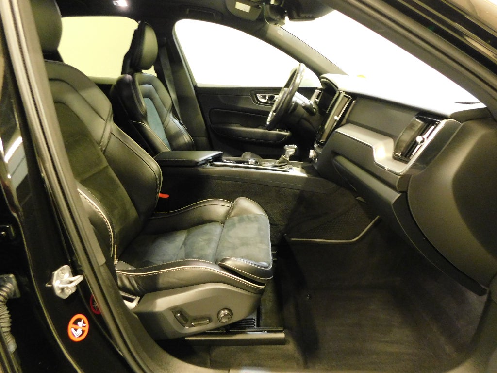 2018 Volvo XC60 R-Design CERTIFIED AWD