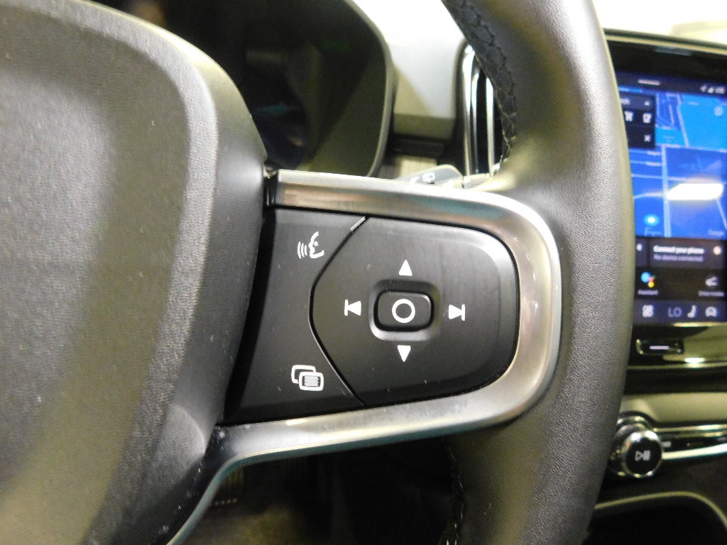 2025 Volvo XC40 Core Bright Theme CERTIFIED AWD
