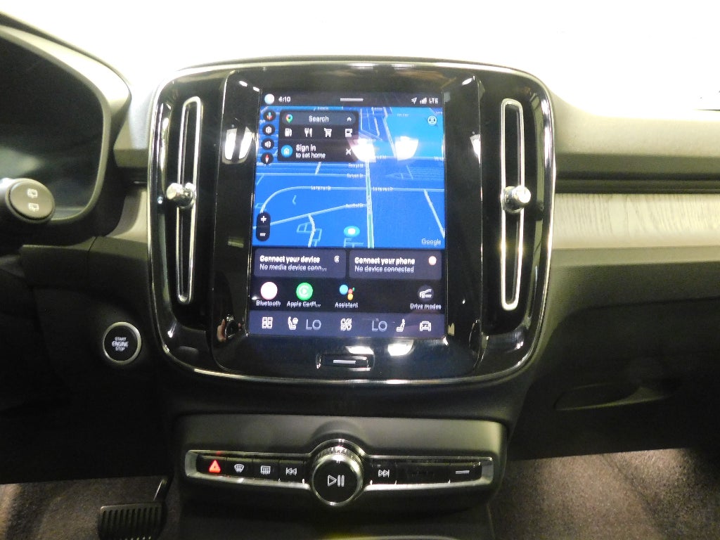 2025 Volvo XC40 Core Bright Theme CERTIFIED AWD