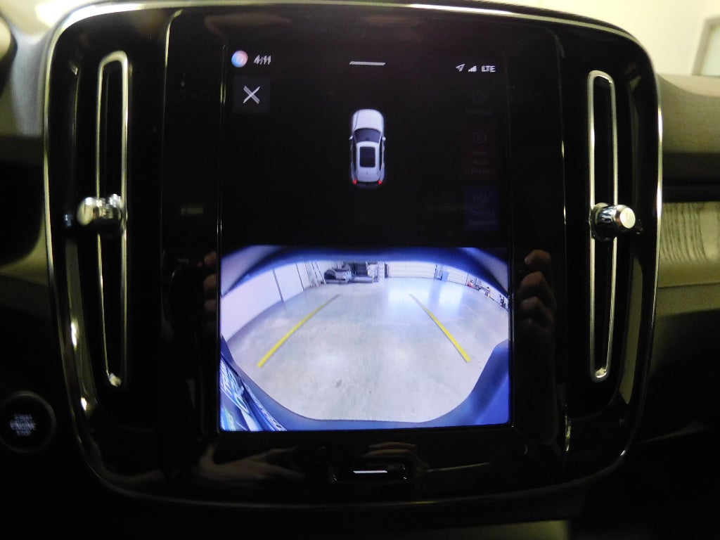 2025 Volvo XC40 Core Bright Theme CERTIFIED AWD