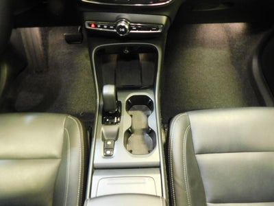 2025 Volvo XC40 Core Bright Theme CERTIFIED AWD