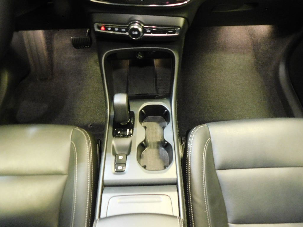 2025 Volvo XC40 Core Bright Theme CERTIFIED AWD