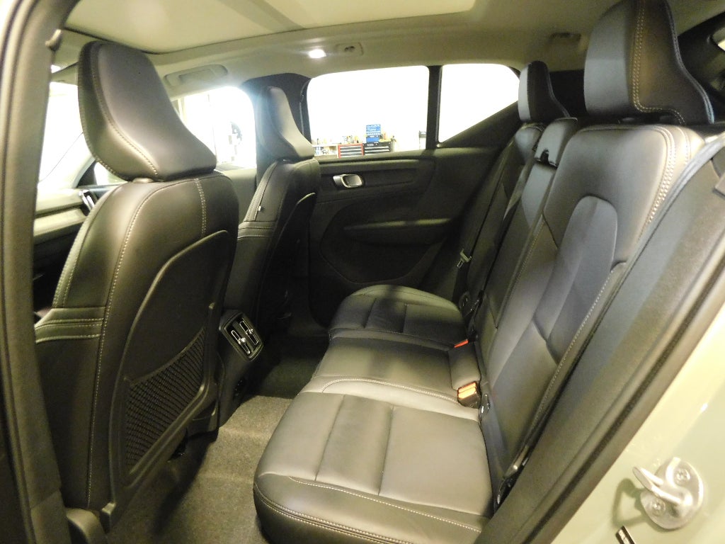 2025 Volvo XC40 Core Bright Theme CERTIFIED AWD