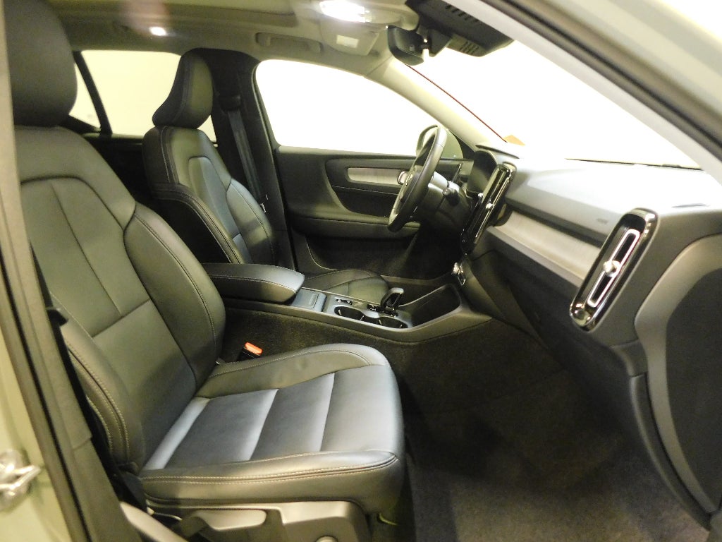 2025 Volvo XC40 Core Bright Theme CERTIFIED AWD