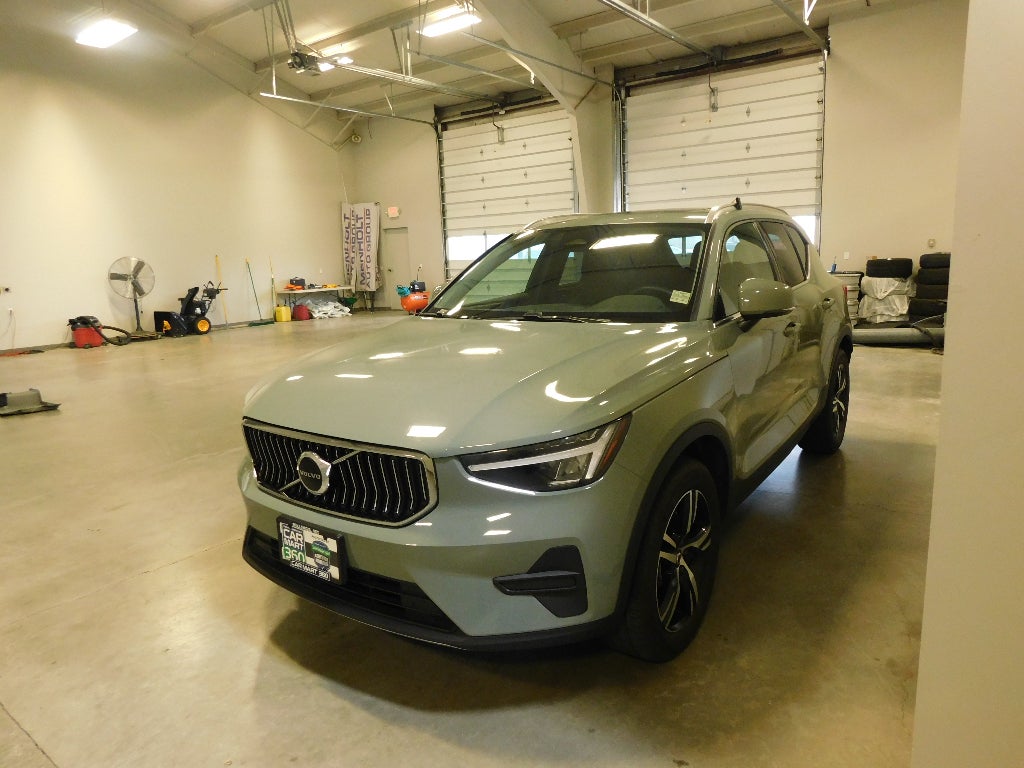 2025 Volvo XC40 Core Bright Theme CERTIFIED AWD