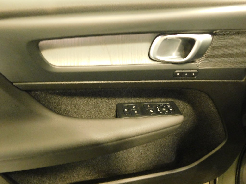 2025 Volvo XC40 Core Bright Theme CERTIFIED AWD