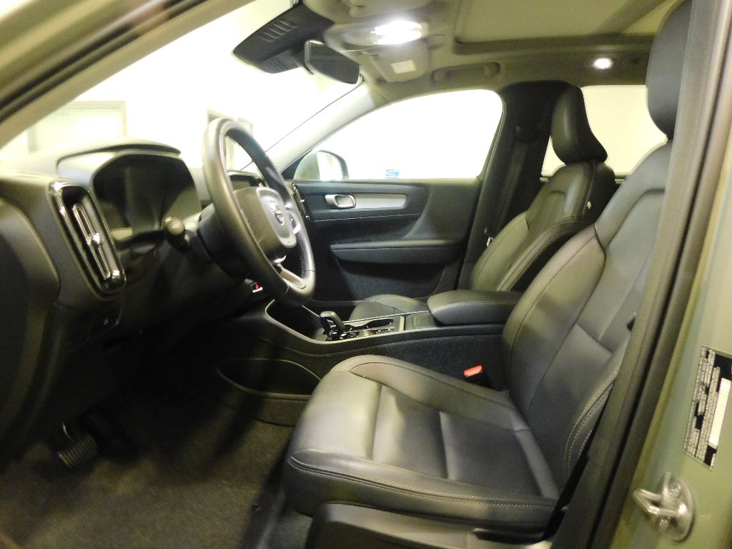 2025 Volvo XC40 Core Bright Theme CERTIFIED AWD